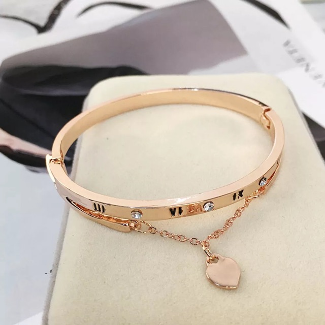 Gorgeous Stainless Steel Heart Roma Letter Cuff